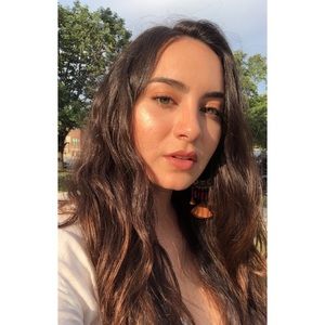 Meet your Posher, Gabriela